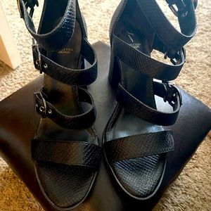 Simply Vera Wang Strappy Heels never worn .size 6.5